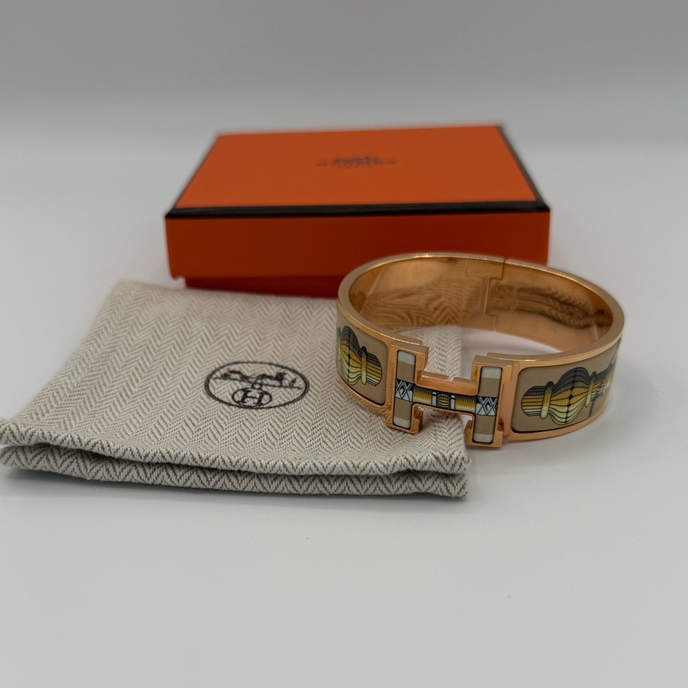 Brand New Hermès Clic H Enamel Wide Bracelet in Rose Gold - Picture 1 of 6